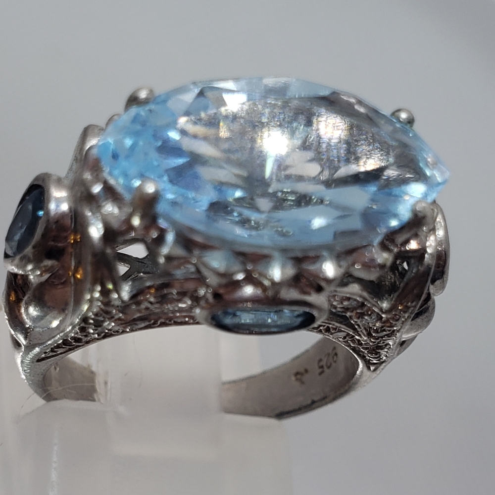 Rare and Vintage Estate Victoria Wieck Genuine Sky Blue Topaz Ring - Picture 15 of 16